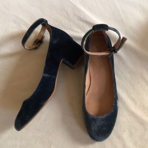 Madewell 7 velvet blue shoes w/ ankle strap
